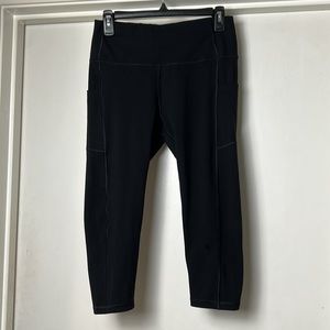 Ewedoos Black Workout Capri Pants-Size L